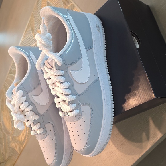 Nike Air Force 1 White and Light Gray Shoes Men Brand New With Tags - Picture 4 of 5